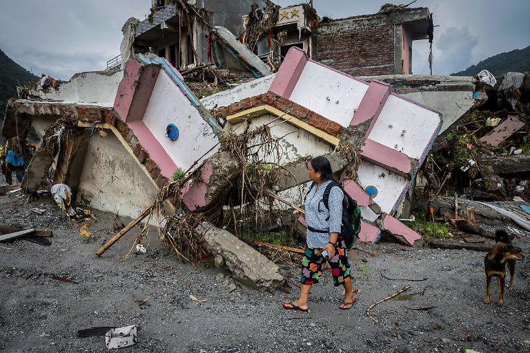 2026-09-18T101353Z_1878587629_RC2KFNA302NV_RTRMADP_3_NEPAL-FLOODS-SURVIVORS (1)