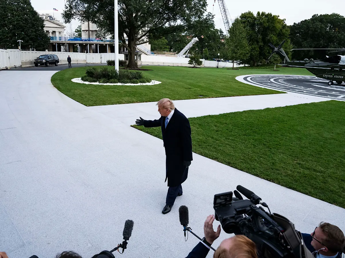Auch Kritik am roten Teppich: Trump sorgt mit Outfit bei Xi-Empfang für Spott