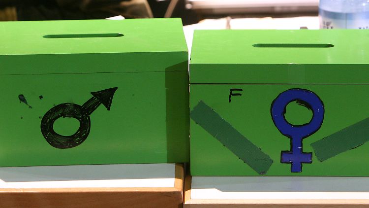 Frauen urteilen anders als Männer.