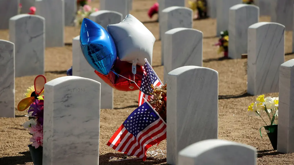 2017-11-12T000000Z-1418943195-RC1ABAB80350-RTRMADP-3-USA-VETERANSDAY