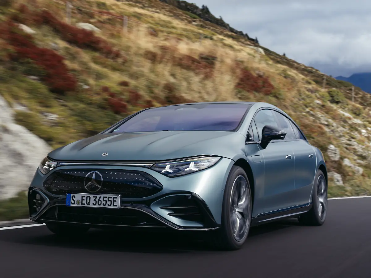 Demnächst ganz ohne Lenkrad?: Luxuslimousine Mercedes EQS startet mit innovativem Lenksystem