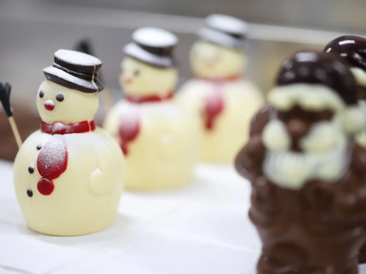 Preise noch ungewiss: Produktion von Weihnachtsschokolade läuft auf Hochtouren
