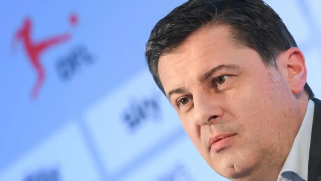Christian-Seifert-spricht-auf-einer-Pressekonferenz