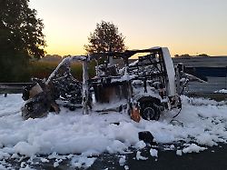Detonation noch im Umland hörbar: Gefahrgut-Transporter explodiert auf der A1