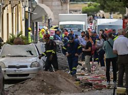Explosion trifft auch Touristen: Sechs Vermisste: Wohnhaus nahe der Akropolis eingestürzt