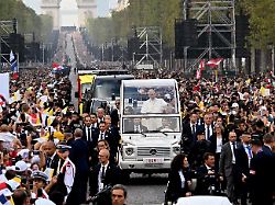 700.000 Menschen bei Messe: Papst Leo XIV. geißelt Materialismus vor Megakulisse