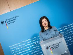 "Antisemitismus und Enteignung": Linke geht wegen Video gegen Wirtschaftsministerin Reiche vor