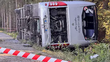 epi_1081063712_REUTERSFOTO_2026-09-27T090050Z 722523065 RC2KRNA77FXY RTRMADP 3 GERMANY-ACCIDENT-BUS.JPG_A tour bus overturne