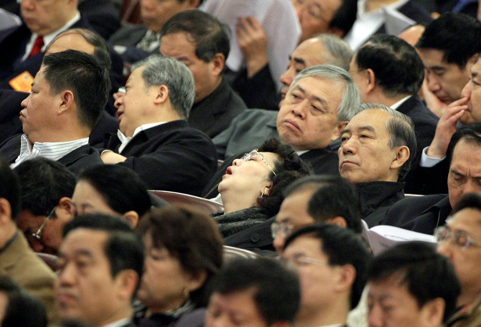 Für gewöhnlich geht es in den Abgeordnetenhäusern dieser Welt ja eher ermüdend zu. Das gilt für Politiker, ...