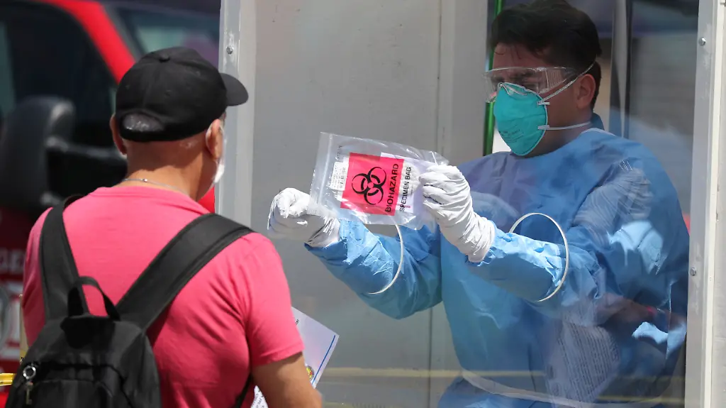 2020-04-21T220451Z-1679038843-RC2A9G9J5537-RTRMADP-3-HEALTH-CORONAVIRUS-USA