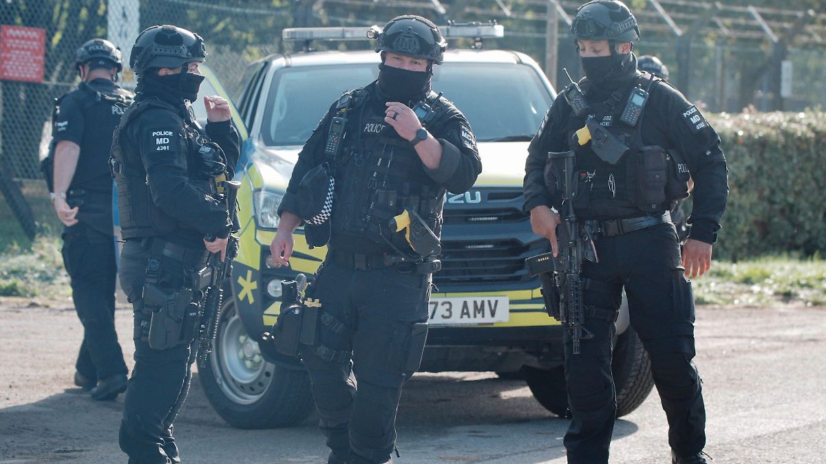 Mehrere Motive möglich: Fairford-Terrorverdächtige sind britische Männer ...