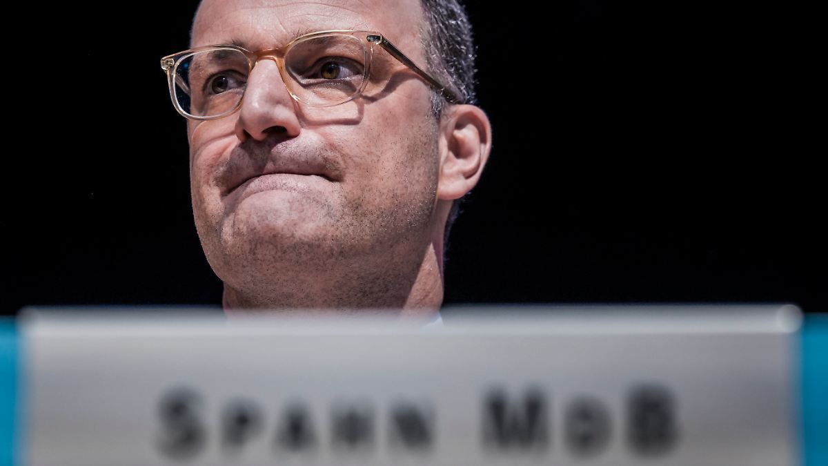 Sardinia Instead of a Committee: Spahn Is No Longer Fighting