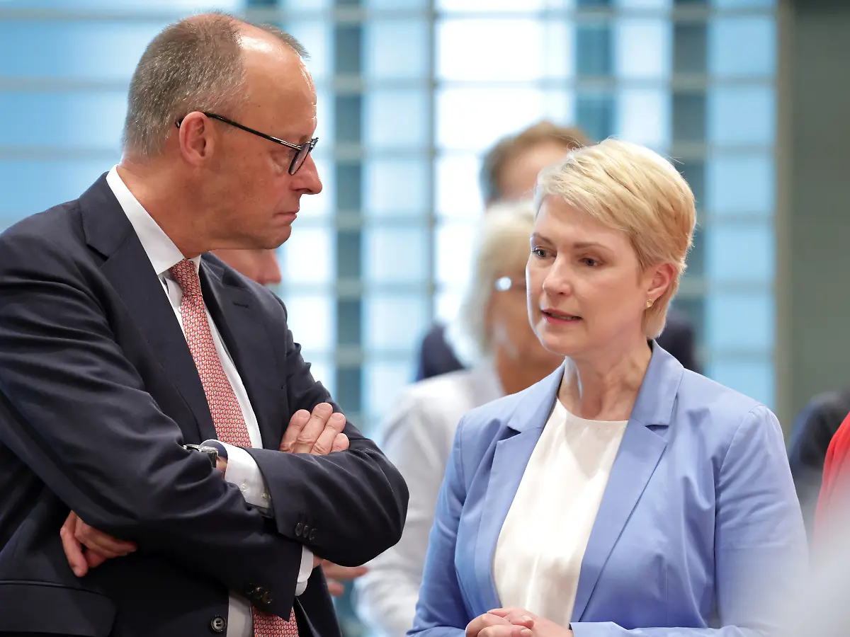 RTL/ntv-Politiker-Ranking: Schwesig schießt in Top 3, Merz so unbeliebt wie Weidel und Reiche
