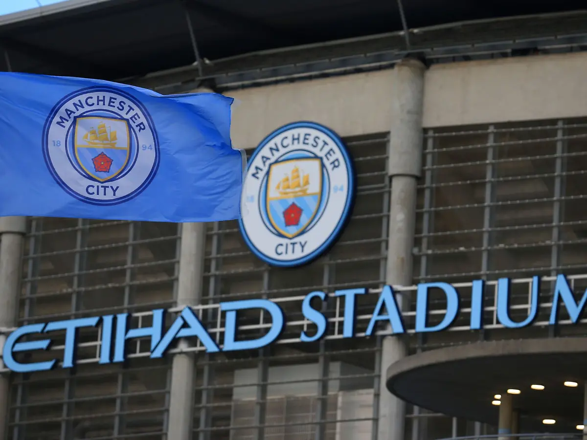 Ex-Boss fordert Zwangsabstieg: "Verschwörungstheorie - Fassungsloses ManCity schäumt vor Wut