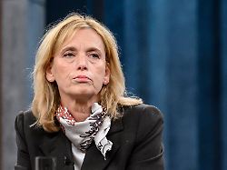 "Sparmaßnahme nochmal prüfen": Familienministerin Prien rüttelt an ihrer eigenen Elterngeld-Kürzung