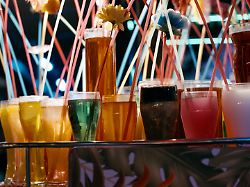 Alkohol und K.-o.-Tropfen: "Team Wallraff" dokumentiert haarsträubende Zustände bei Jugendreisen