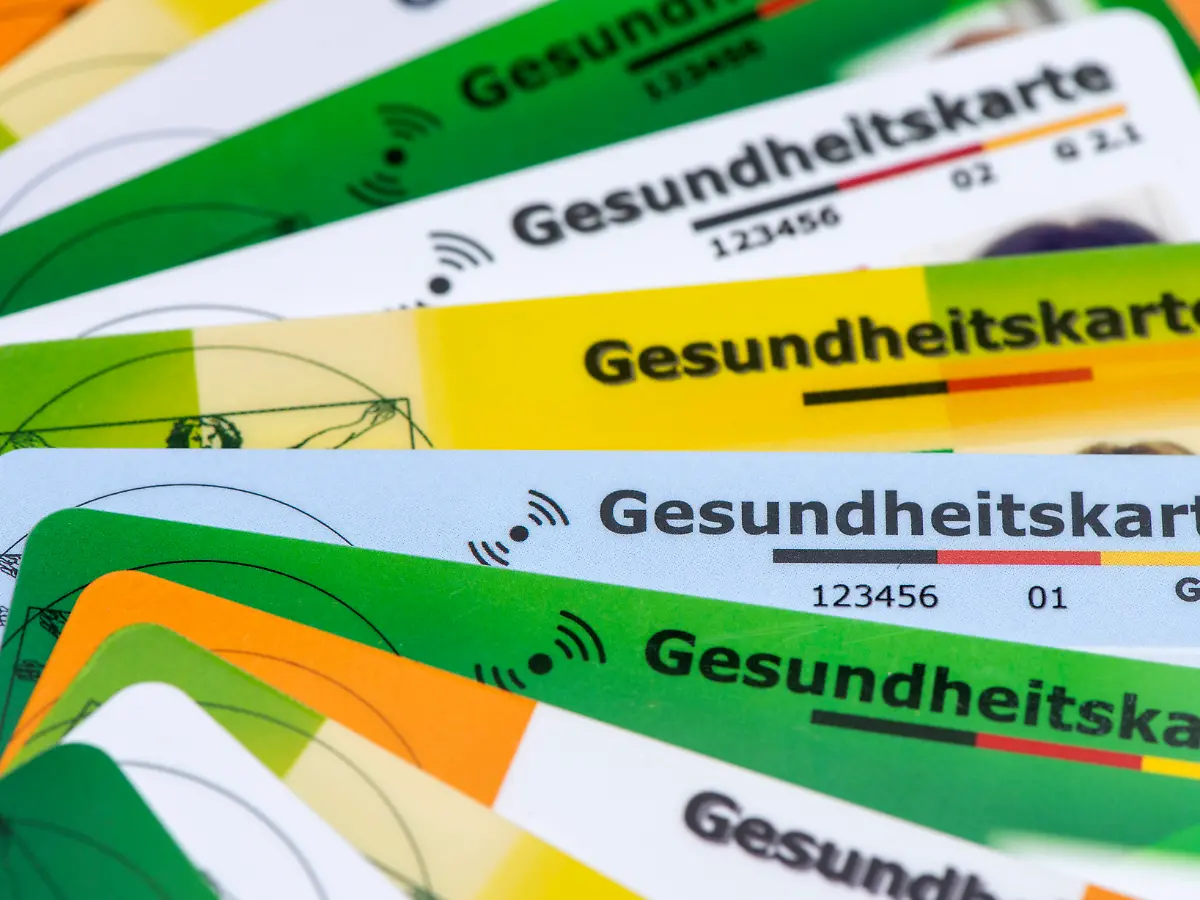 Schultern 3,3 Milliarden Euro: Kassenchef warnt vor Überlastung Kinderloser bei Pflegereform