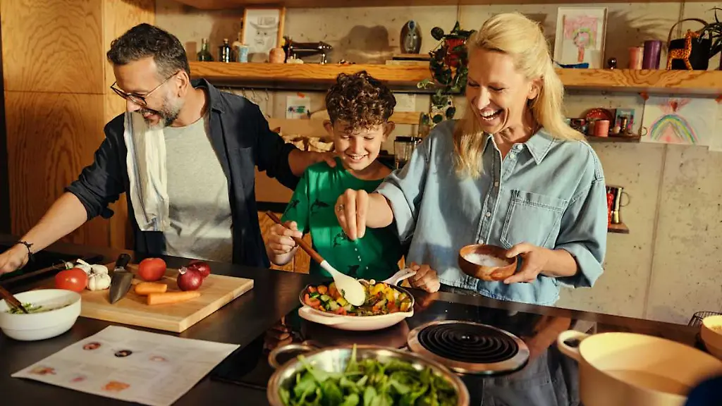 250627_HelloFresh_Q3-2025_04_Cooking_13669_v1__1_
