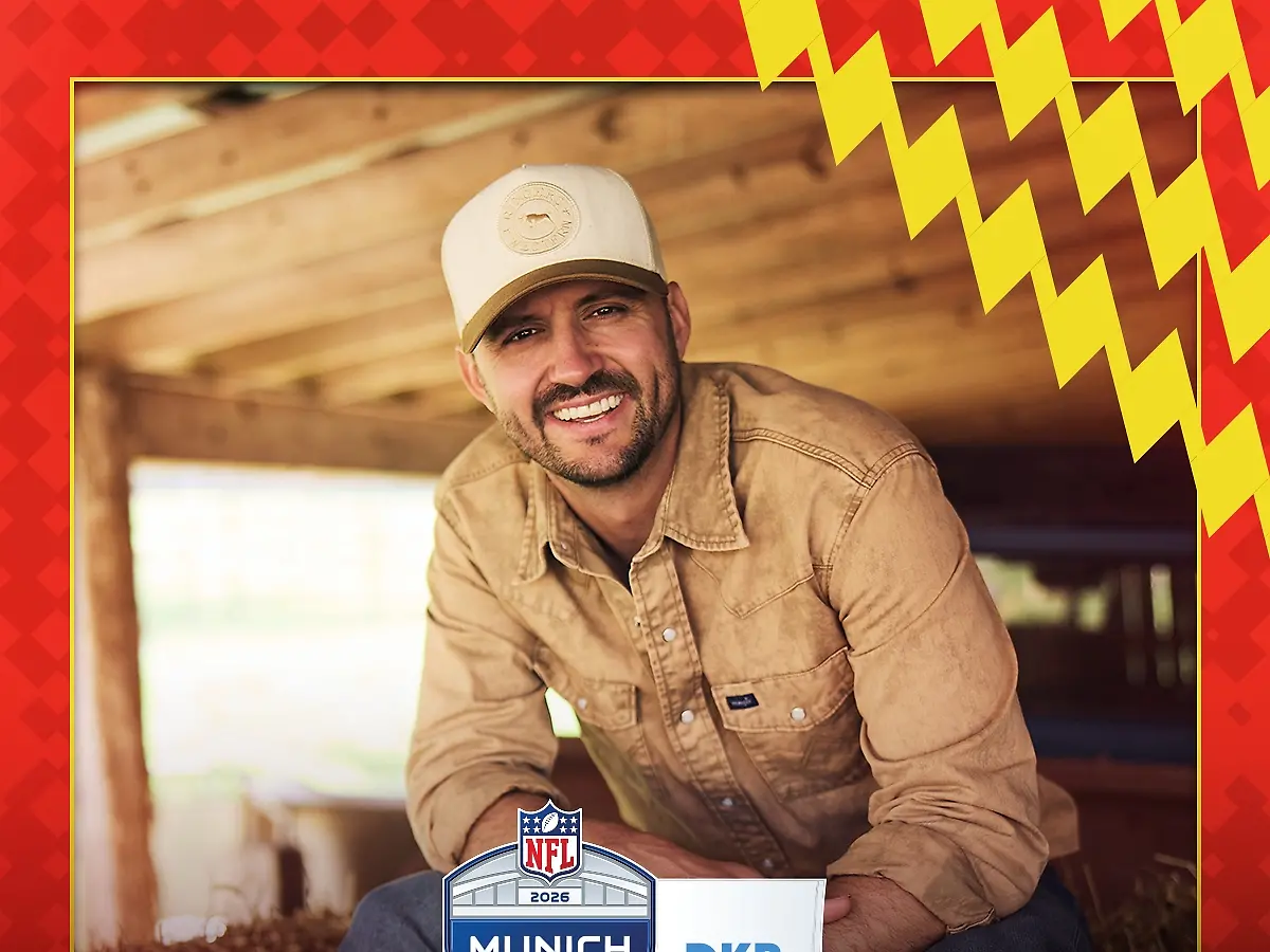Blaskapelle auch am Start: Country-Superstar singt US-Hymne beim NFL Munich Game