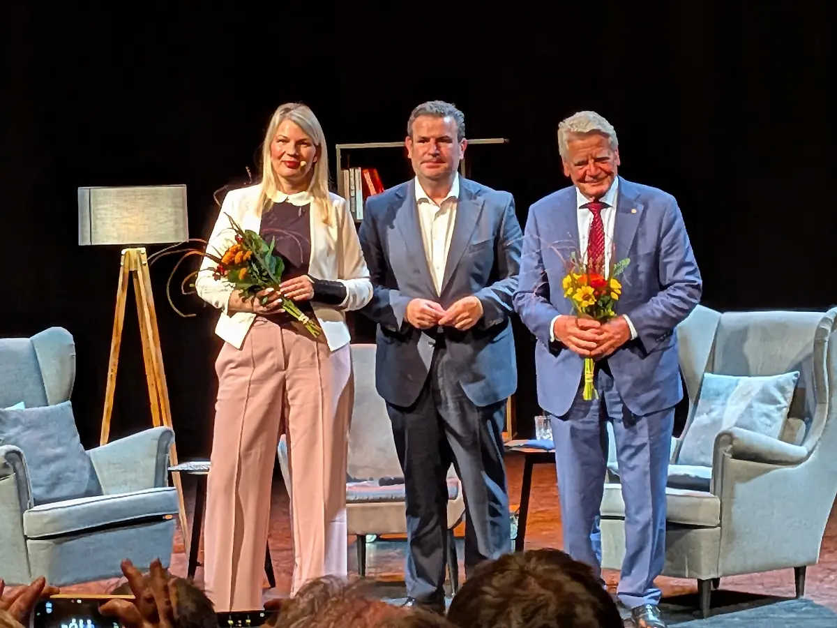 "Mal gucken, was aus ihm wird": Heil wirft sein Buch in den Ring - und Gauck gibt seinen Segen