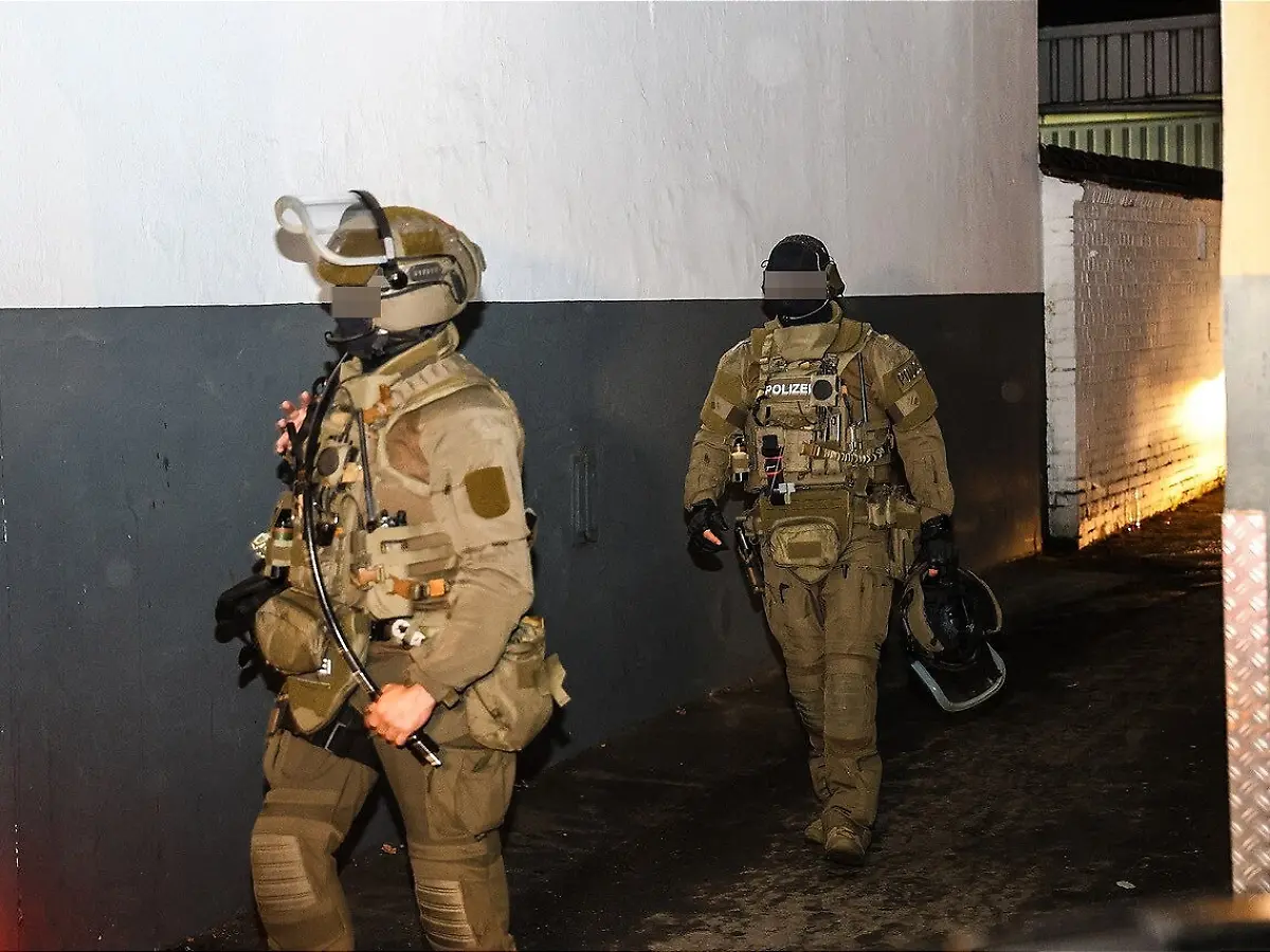 Hinweis vom Geheimdienst: SEK nimmt drei Terrorverdächtige in Nordrhein-Westfalen fest