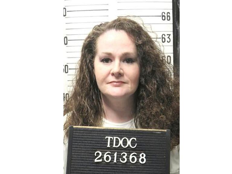 Christa Pikeová přežila popravu, Tennessee dočasně pozastavil popravy