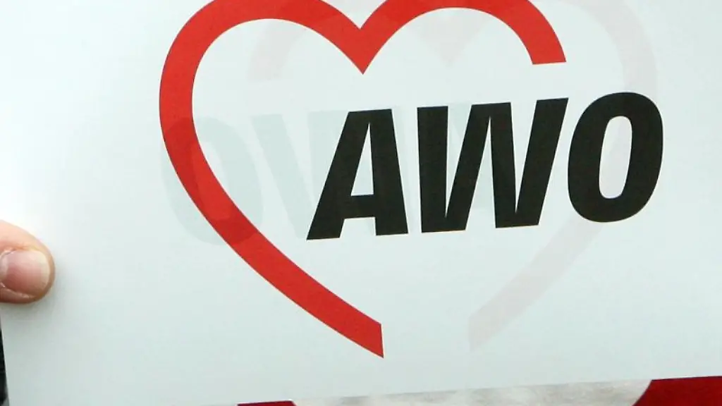 Das-Logo-der-Arbeiterwohlfahrt-AWO-ist-auf-einem-Papier-zu-lesen