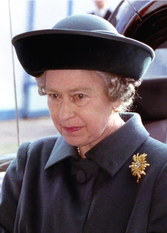 1993-02-02T120000Z-292426911-PBEAHUNIYBJ-RTRMADP-3-ROYALS