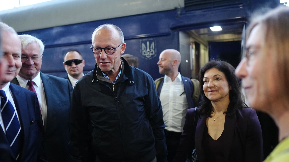 Chancellor Ignores Putin's Warning: Merz, Reiche, and Business Delegation ...
