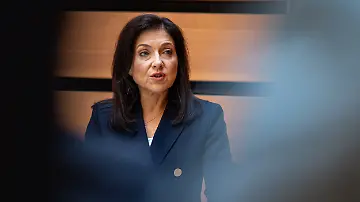 610223285
