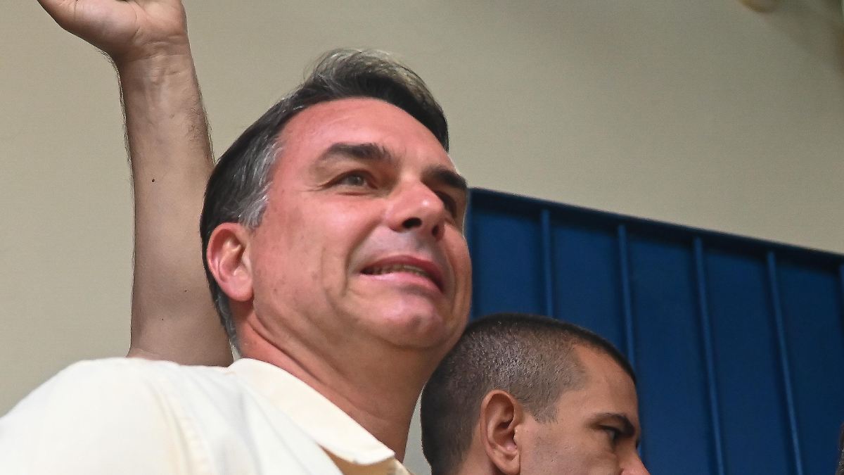 Bolsonaro-Sohn liegt in ersten Teilergebnissen deutlich vor Lula