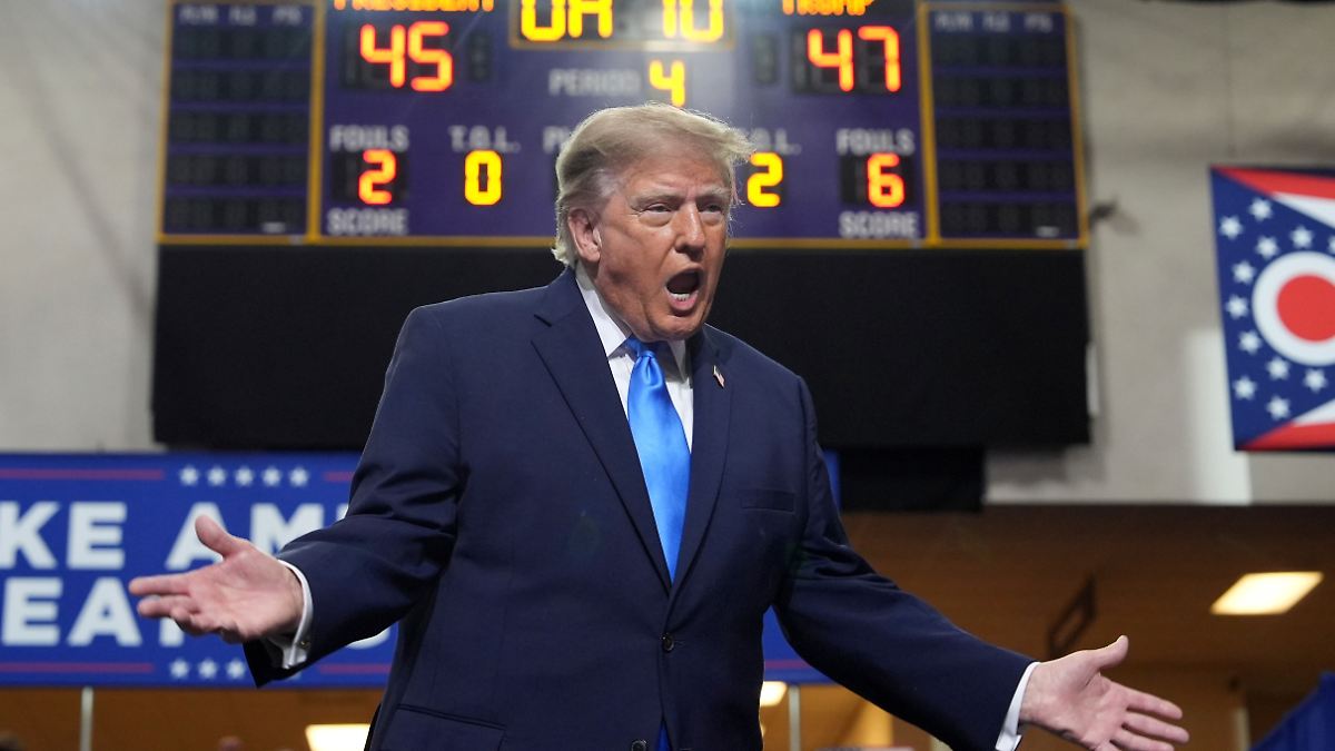 Heftige Niederlage droht: Trump startet großangelegte Wahlkampf-Offensive - n-tv.de