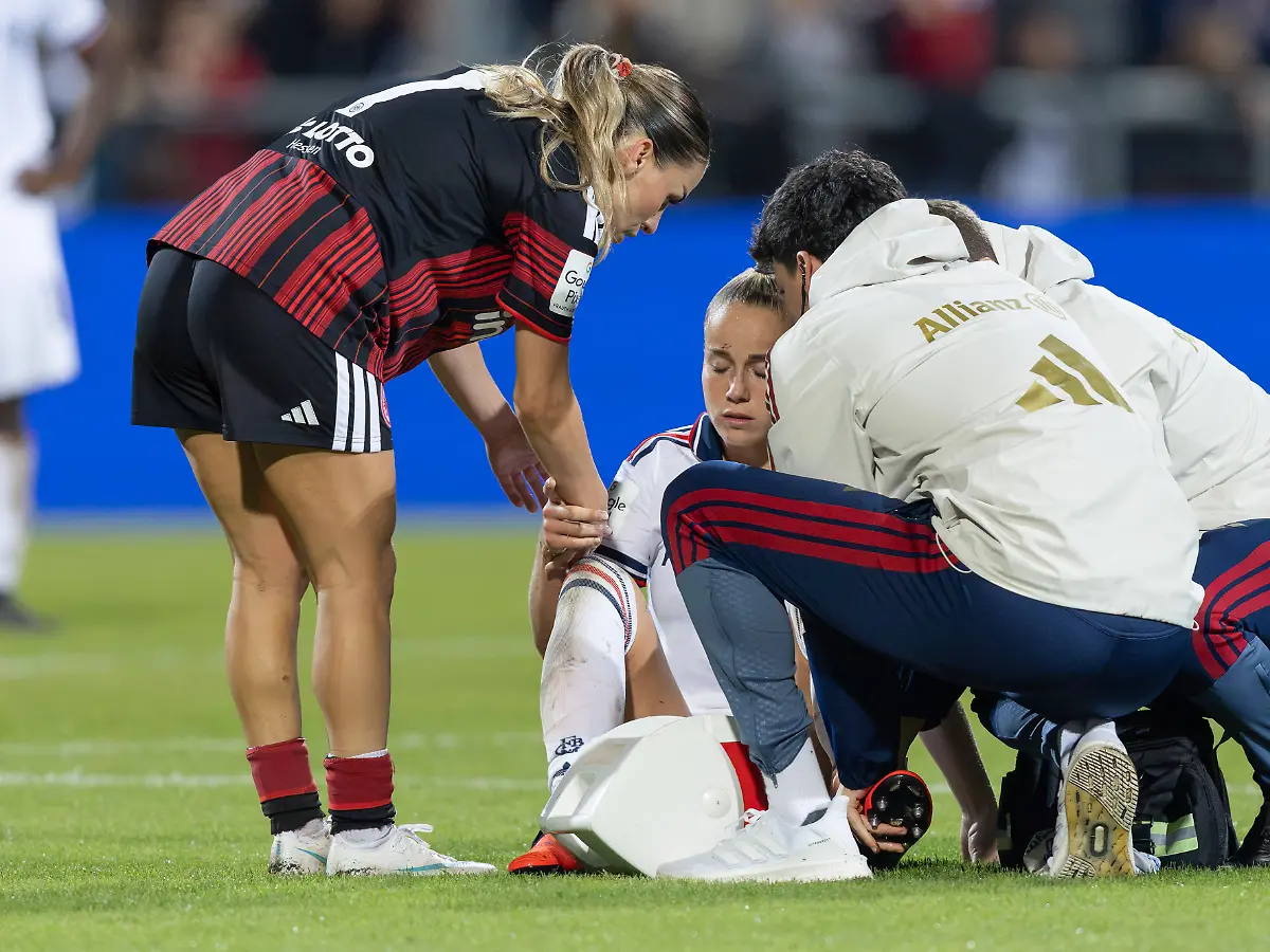Außenbandriss: DFB-Kapitänin Gwinn fällt aus