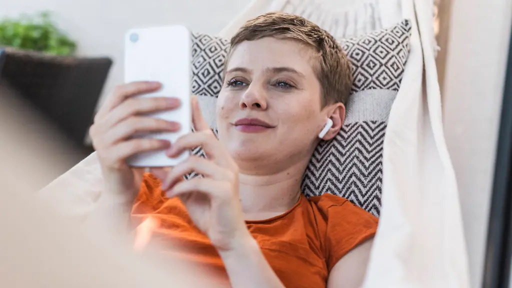 frau_mit_smartphone