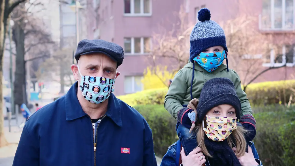 Traegt-jemand-einen-Mund-Nasen-Schutz-so-verringert-er-die-Infektionsgefahr-fuer-andere-Menschen