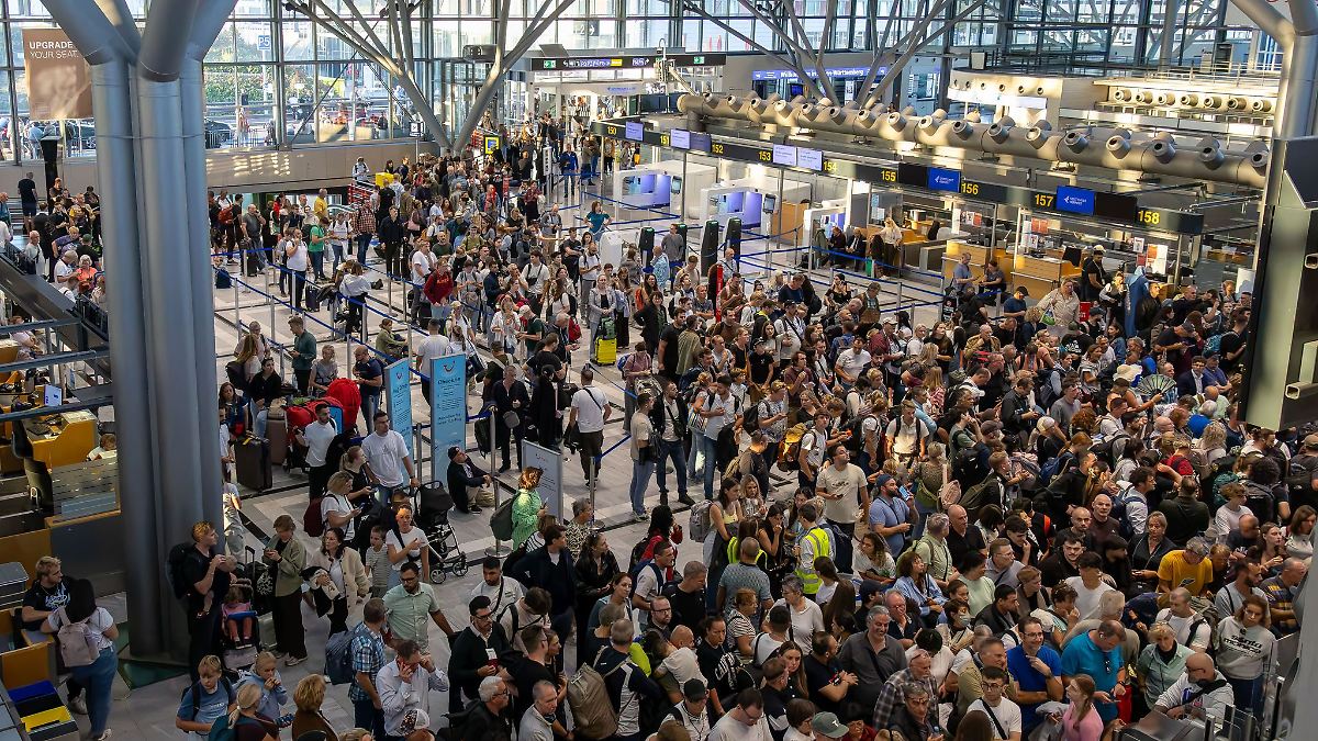 Stuttgart Airport flight operations halted for 1.5 hours after bomb threat