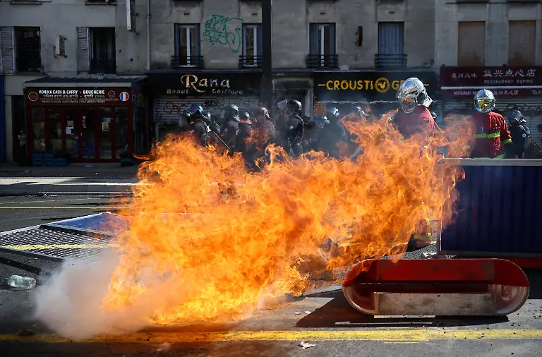 2026-10-02T121046Z_794776547_RC20VNAE31F4_RTRMADP_3_FRANCE-PROTEST