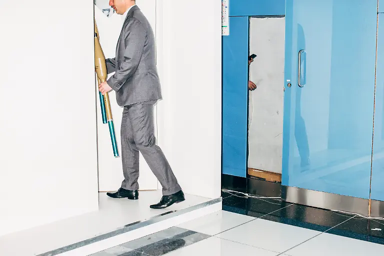 007-World-Press-Photo-of-the-Year-Nominee-Nikita-Teryoshin