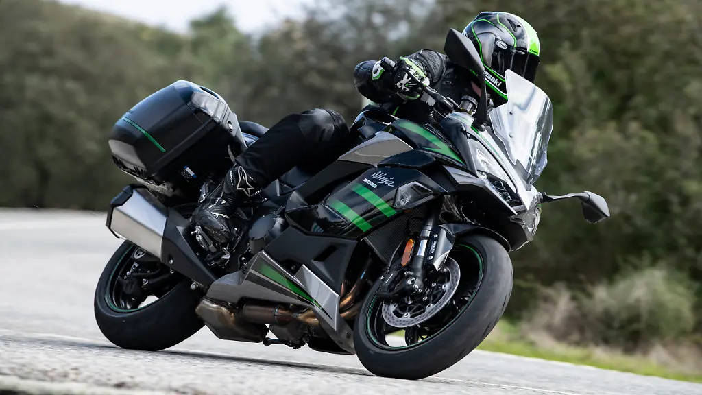 Kawasaki-Ninja-1000SX-01