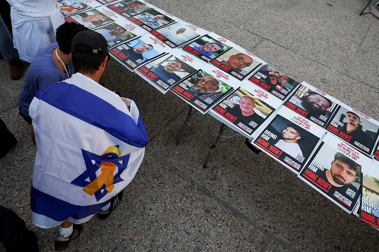 2025-10-13T042325Z_1006637920_RC2SAHAAEPNX_RTRMADP_3_ISRAEL-PALESTINIANS-HOSTAGES