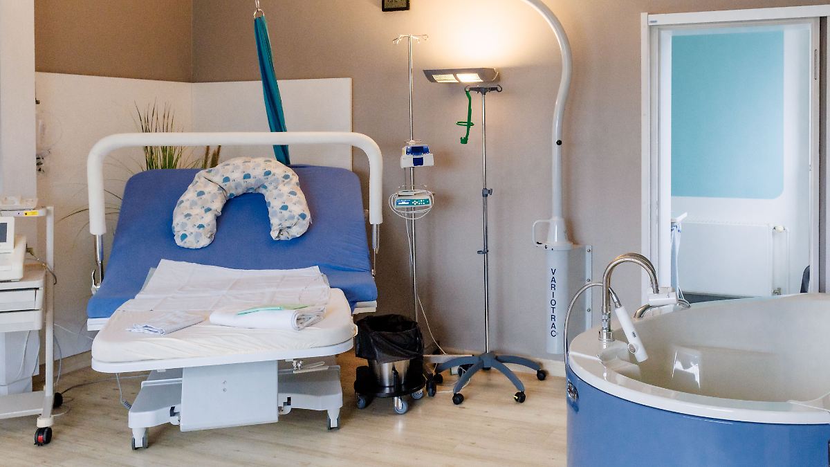 Expert report identifies negligence: Baby falls to the floor during birth ...