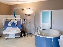 Gutachten sieht Versäumnisse: Baby fällt bei Geburt auf den Boden - Gericht verurteilt Arzt