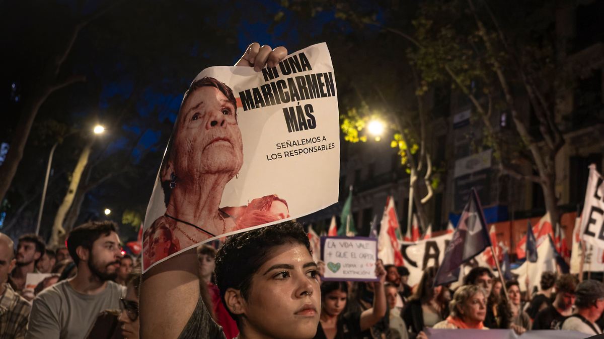 Trigger of mass protests: Spain: 87-year-old Maricarmen, who was forcibly ...