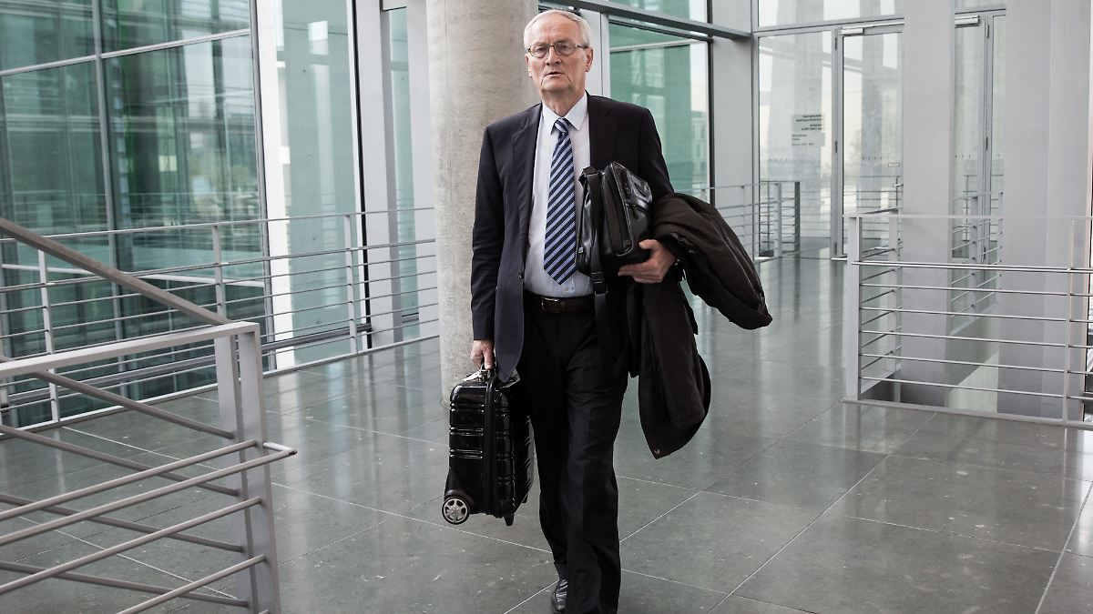 Germany's intelligence oversight committee orders probe into August Hanning, WELT reports
