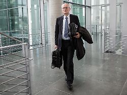 Brief an Bundeskanzler verfasst: Ex-BND-Chef Hanning soll finanzielle Probleme gehabt haben