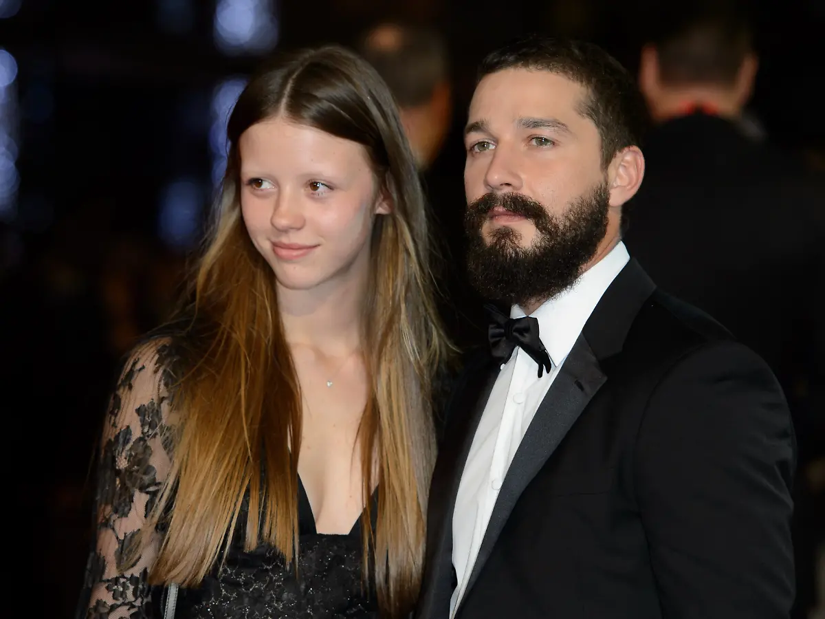 "Unüberbrückbare Differenzen": Mia Goth reicht Scheidung von Shia LaBeouf ein
