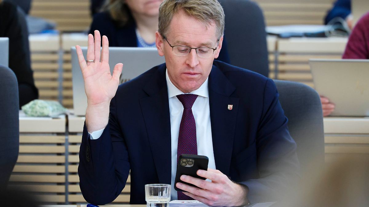 Hamburg & Schleswig-Holstein: Daniel Günther ist jetzt auch bei TikTok - n-tv.de