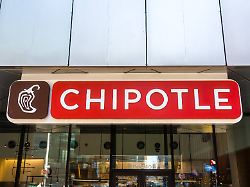 Übernahme von Burrito-Kette?: Starbucks-Chef streckt Fühler nach Ex-Firma Chipotle aus