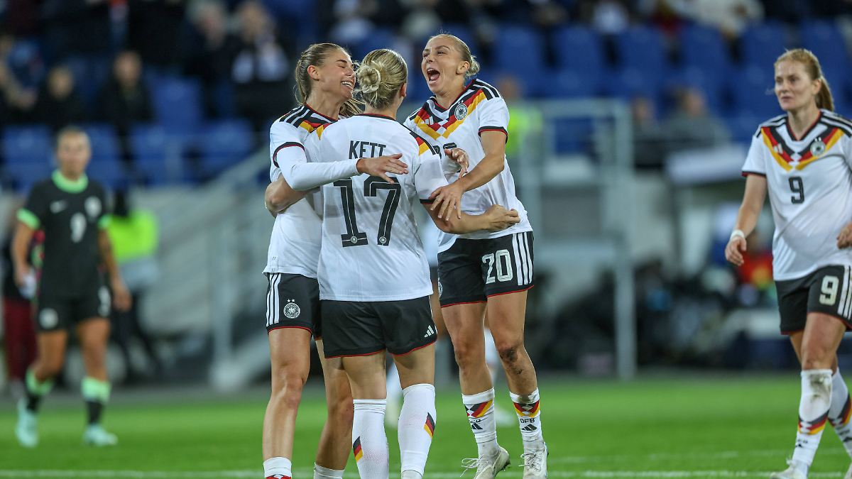 Sieg zum Start in WM-Saison: Doppelpackerin Kössler lässt DFB-Frauen jubeln