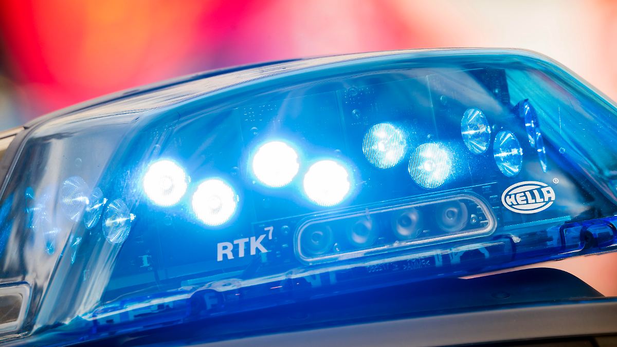 Helper attacked with bottle: Man racially insults children – | Eyewitness ...